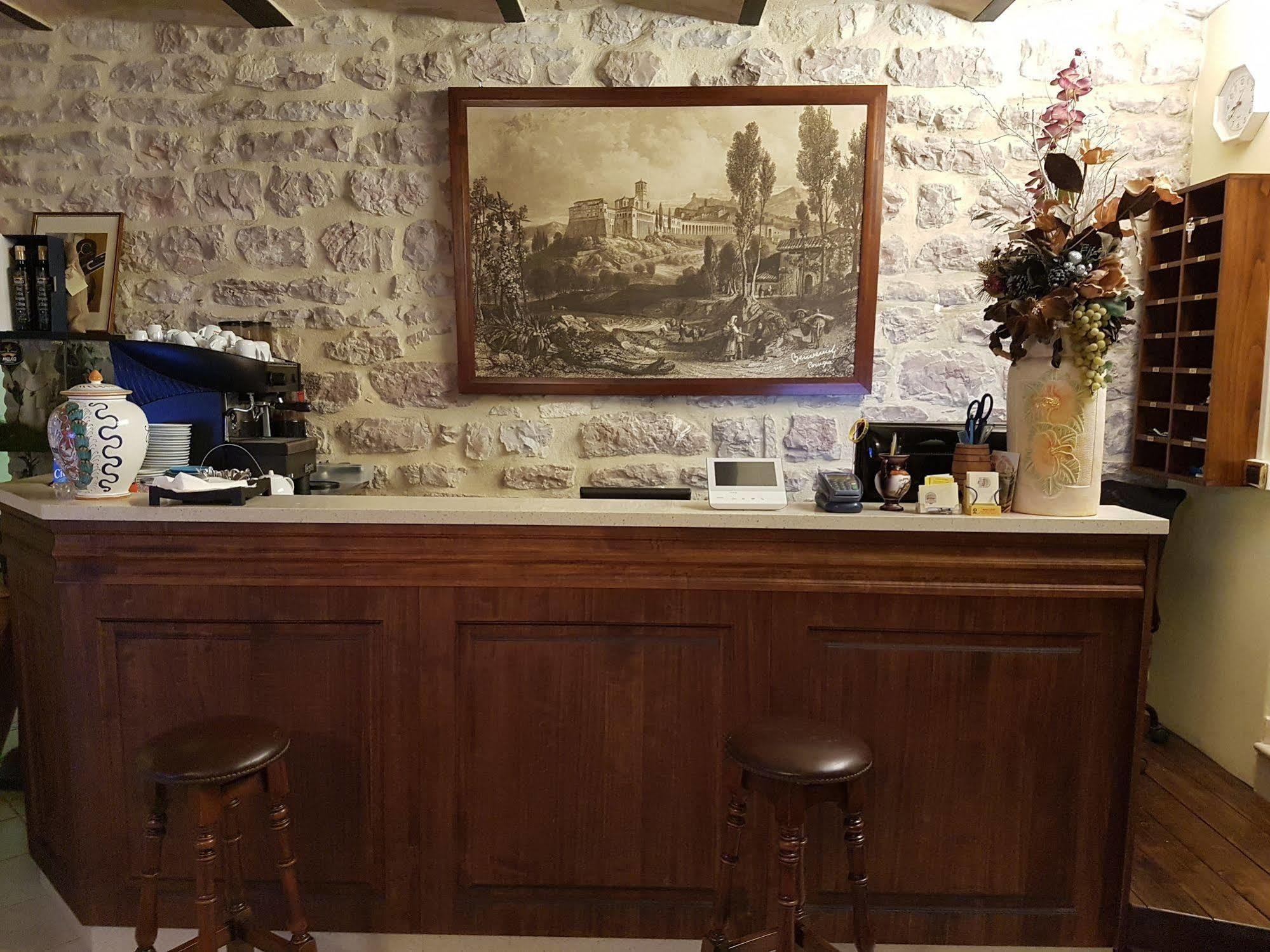 Hotel Ponte San Vittorino Ассизи Экстерьер фото